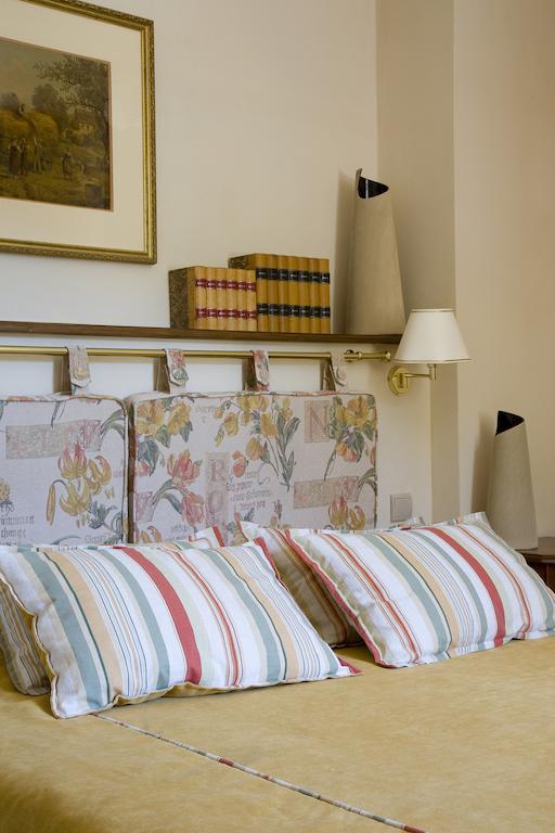 Hotel Le Viscos Saint-Savin  Room photo